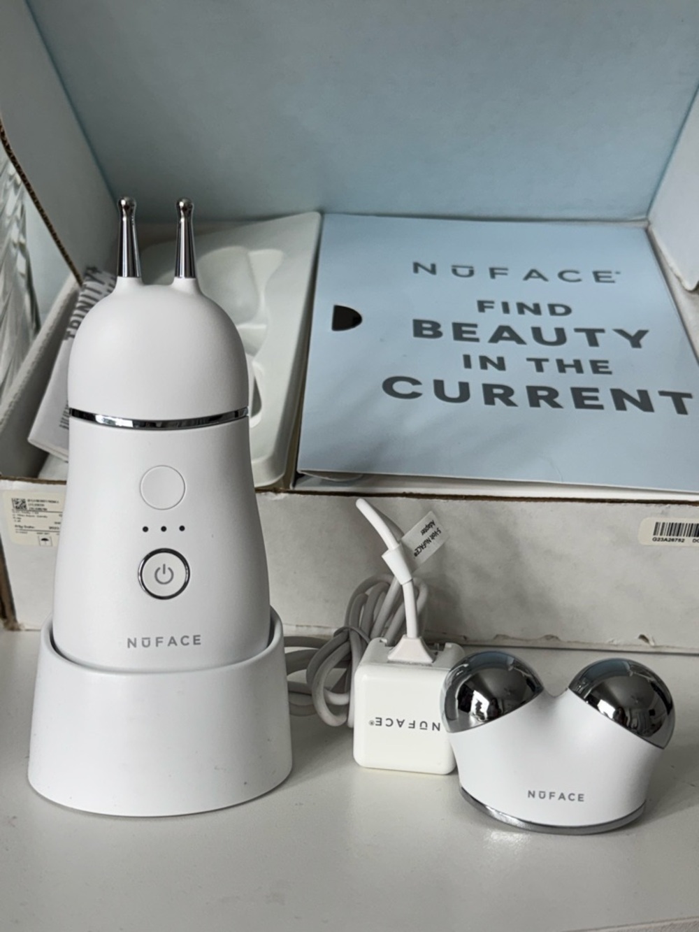 NuFace trinity + White Microcurrent Facial